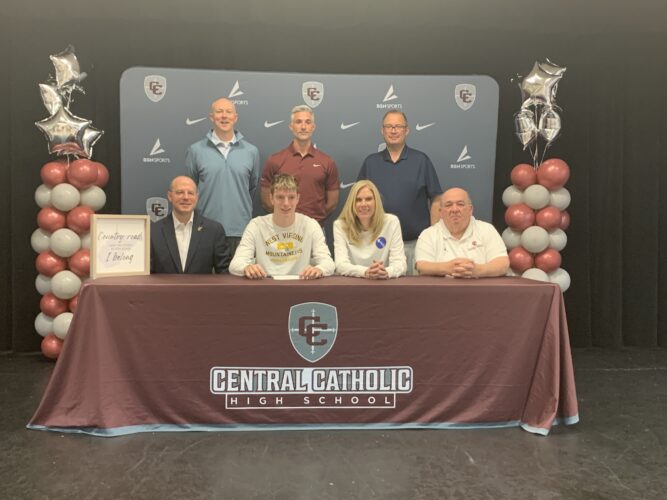 Wheeling Central's Olejasz Signs With WVU Basketball